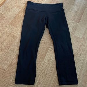 Wunder under lululemon cropped Capri leggings 4